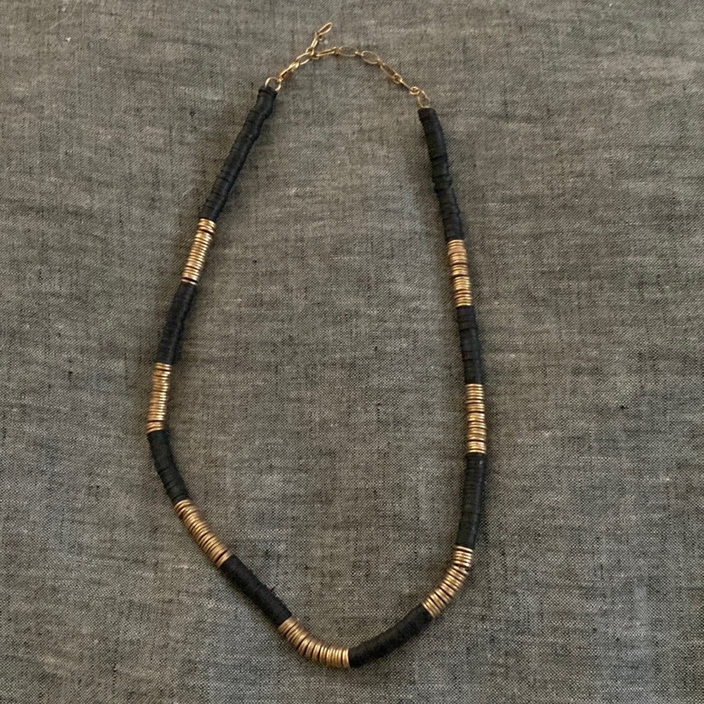 Vici black & gold necklace